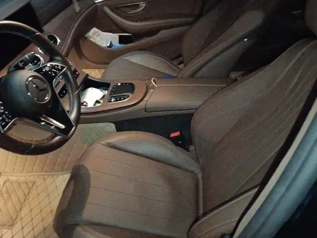 Mercedes-Benz E-Class — Фото автомобиля 16