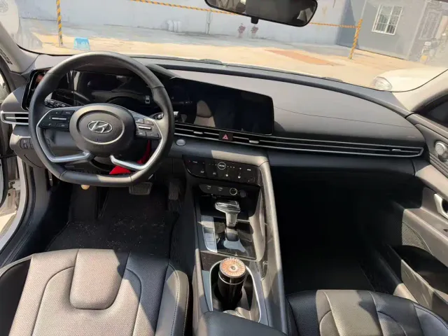Hyundai Elantra — Фото автомобиля 4