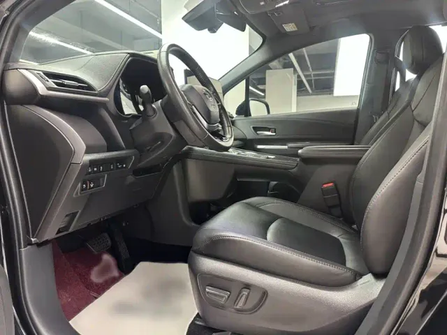 Toyota Sienna — Фото автомобиля 16