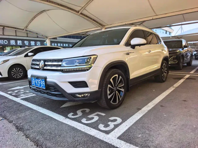 Фотография автомобиля — Volkswagen Tharu