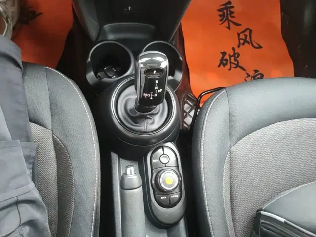 MINI Hatch — Фото автомобиля 13