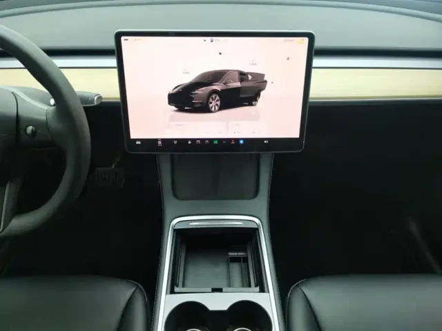 Tesla Model Y — Фото автомобиля 16