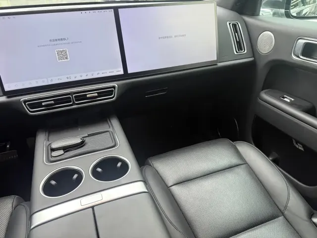 Li Auto L7 — Фото автомобиля 16