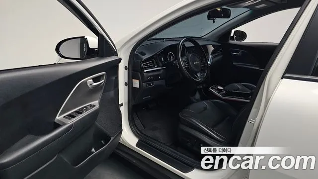 Kia Niro — Фото автомобиля 15