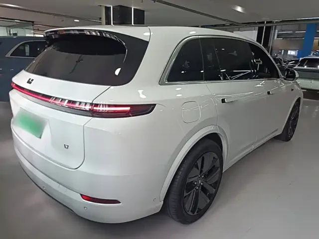 Li Auto L7 — Фото автомобиля 6