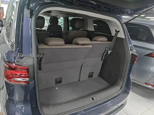 Roewe iMAX8 — Фото автомобиля 18