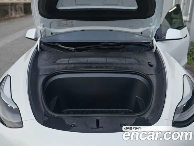 Tesla Model Y — Фото автомобиля 6