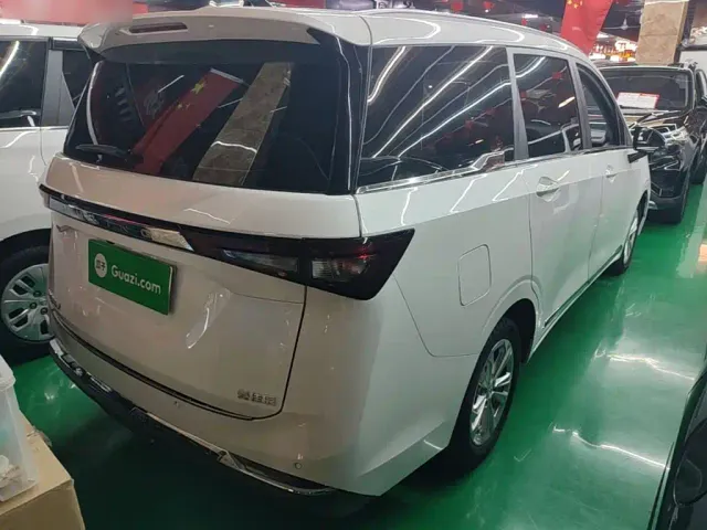 Wuling Jiachen — Фото автомобиля 6