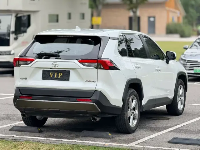 Toyota RAV4 — Фото автомобиля 9
