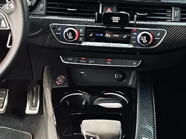 Audi RS 4 — Фото автомобиля 6