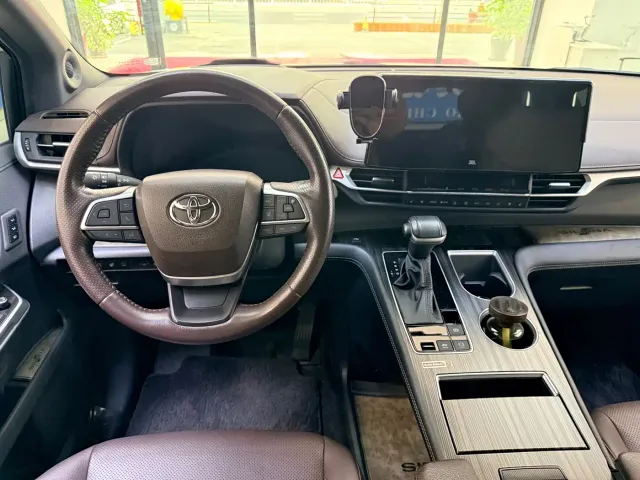 Toyota Sienna — Фото автомобиля 13