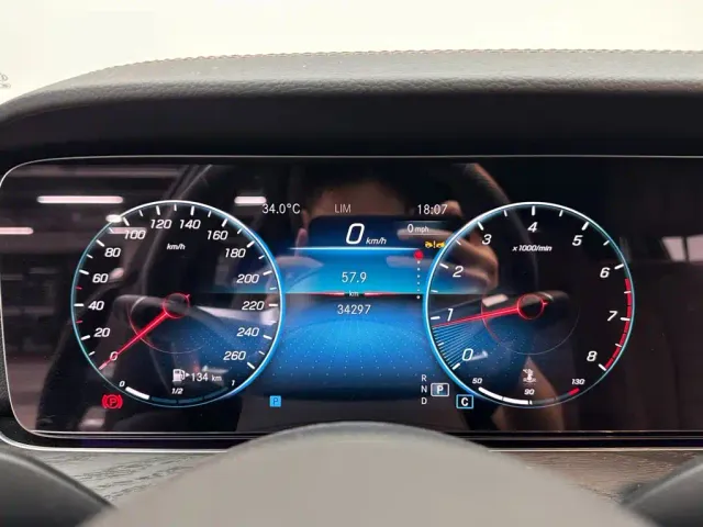 Mercedes-Benz E-Class — Фото автомобиля 14