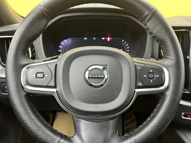 Volvo XC60 — Фото автомобиля 15