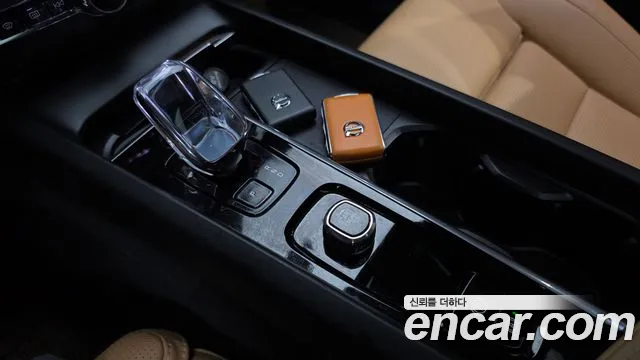 Вольво XC60 — Фото автомобиля 8