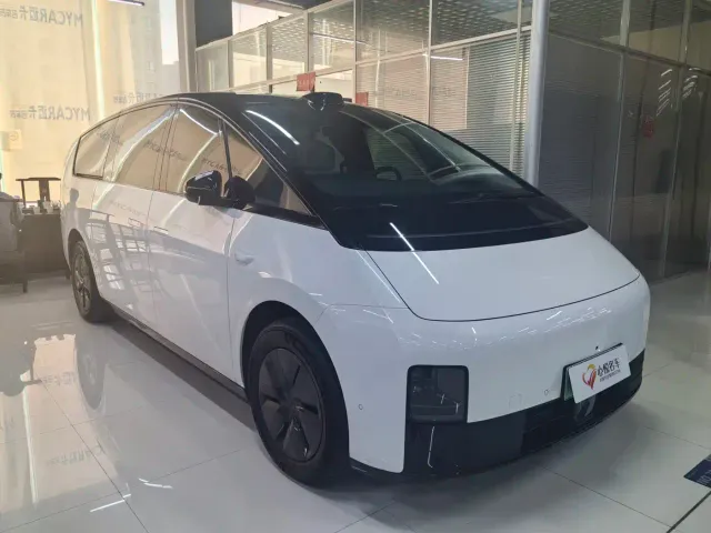 Li Auto MEGA — Фото автомобиля 3
