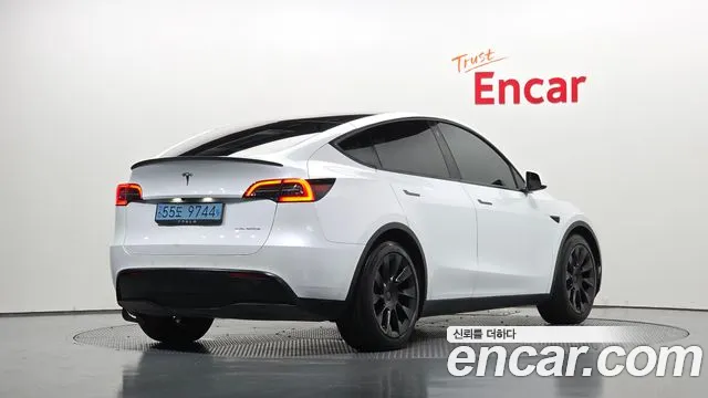 Tesla Model Y — Фото автомобиля 2