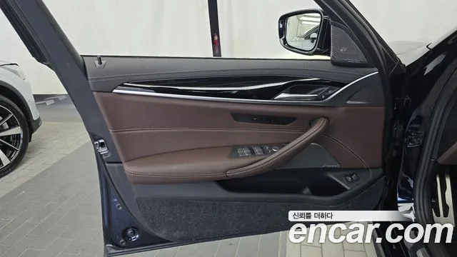 BMW 5 Series G30 — Фото автомобиля 13
