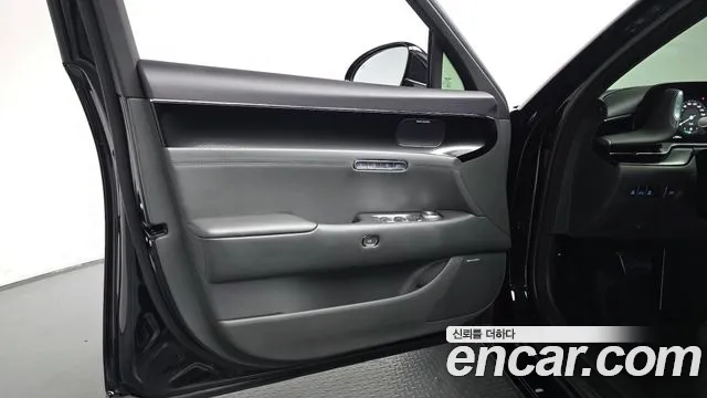 Genesis G90 Бензин 3.5 Turbo e-S/C AWD — Фото автомобиля 17