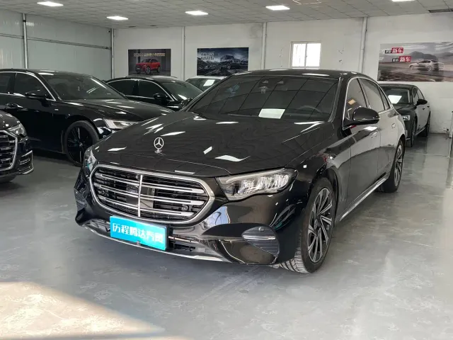 Mercedes-Benz E-Class — Фото автомобиля 3