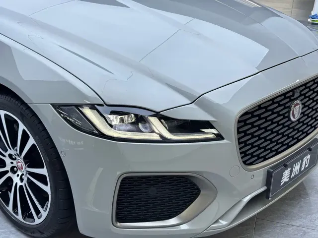 Jaguar XFL — Фото автомобиля 5