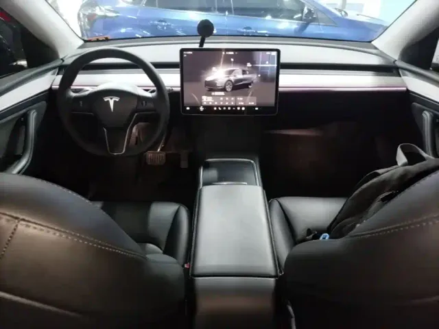Tesla Model Y — Фото автомобиля 5
