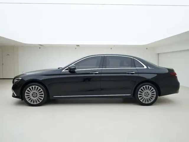 Mercedes-Benz E-Class — Фото автомобиля 3