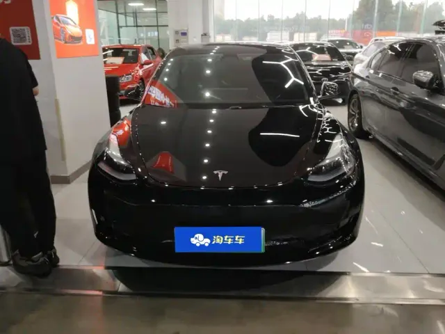Tesla Model 3 — Фото автомобиля 2