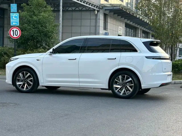 Li Auto L7 — Фото автомобиля 7