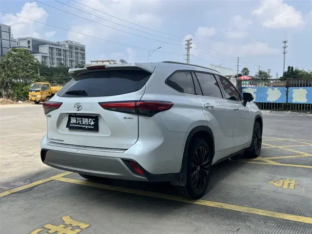 Toyota Highlander — Фото автомобиля 9
