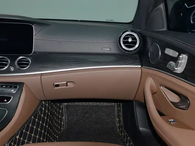 Mercedes-Benz E-Class — Фото автомобиля 15