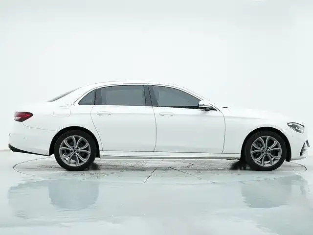 Mercedes-Benz E-Class — Фото автомобиля 8