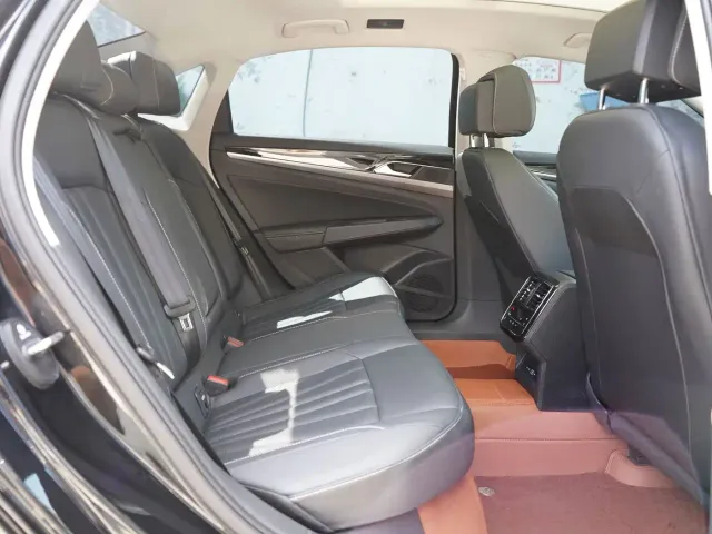 Volkswagen Passat — Фото автомобиля 6