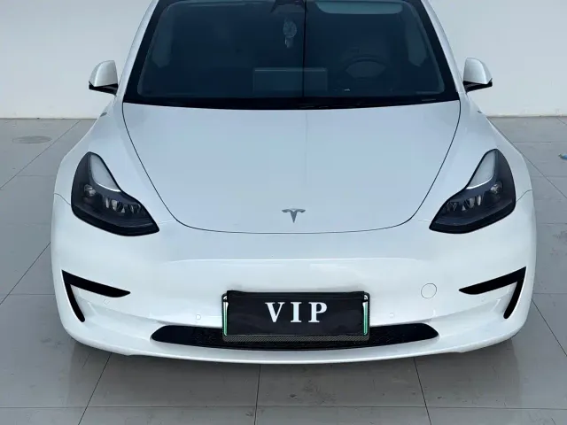 Tesla Model 3 — Фото автомобиля 11
