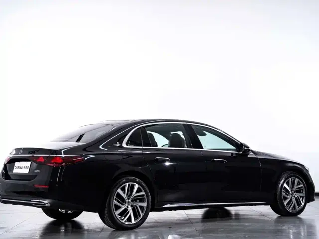 Mercedes-Benz E-Class — Фото автомобиля 8