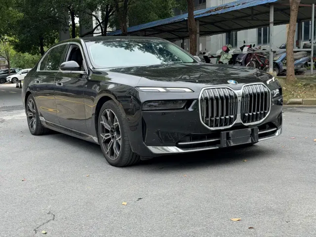 BMW 7 Series — Фото автомобиля 3