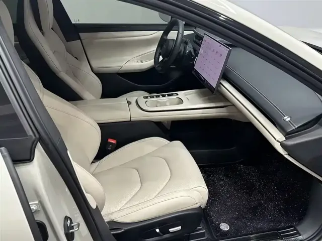 Xiaomi SU7 — Фото автомобиля 11