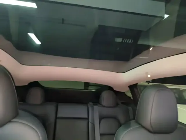 Tesla Model Y — Фото автомобиля 17