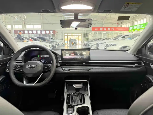 Geely Emgrand — Фото автомобиля 14