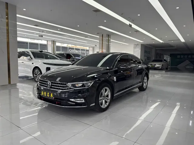 Фотография автомобиля — Volkswagen Magotan