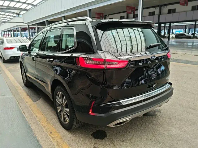 Ford Edge — Фото автомобиля 4