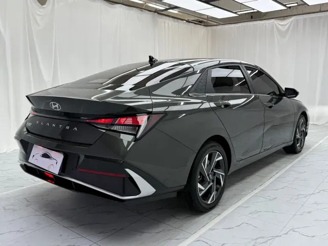 Hyundai Elantra — Фото автомобиля 6