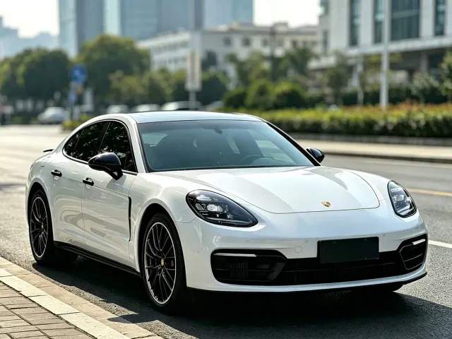 Porsche Panamera — Фото автомобиля 3