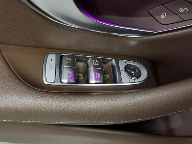 Mercedes-Benz E-Class — Фото автомобиля 9