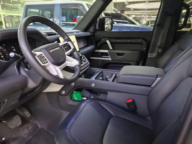 Land Rover Defender — Фото автомобиля 7