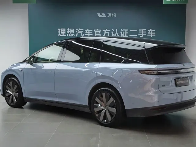 Li Auto i8 — Фото автомобиля 5