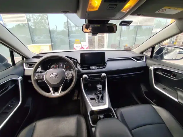 Toyota RAV4 — Фото автомобиля 5