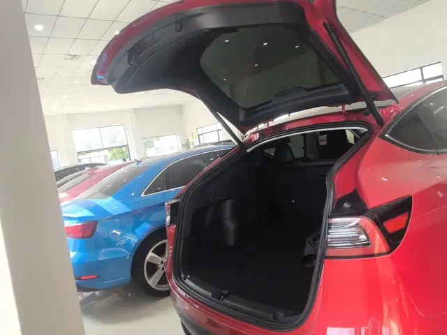 Tesla Model Y — Фото автомобиля 18