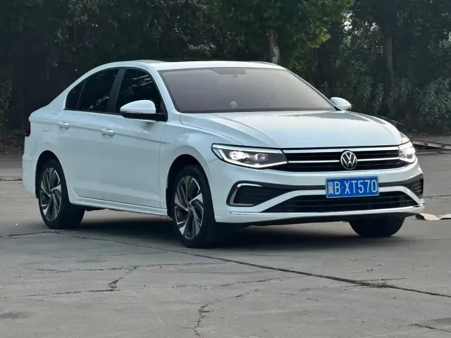 Volkswagen Bora — Фото автомобиля 3