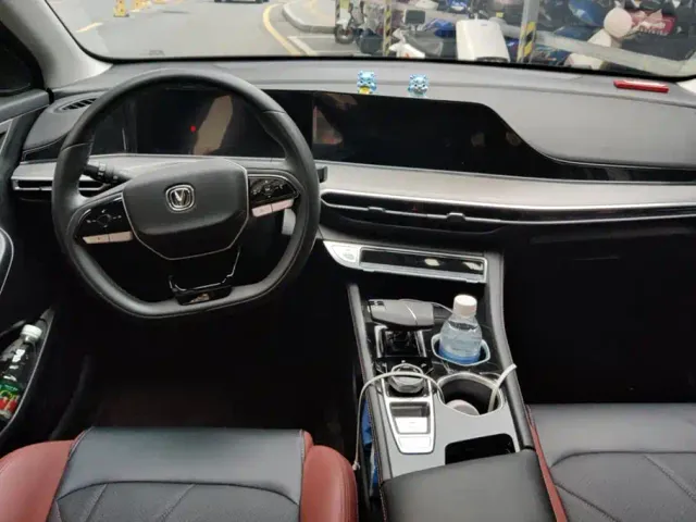 Changan Eado — Фото автомобиля 12