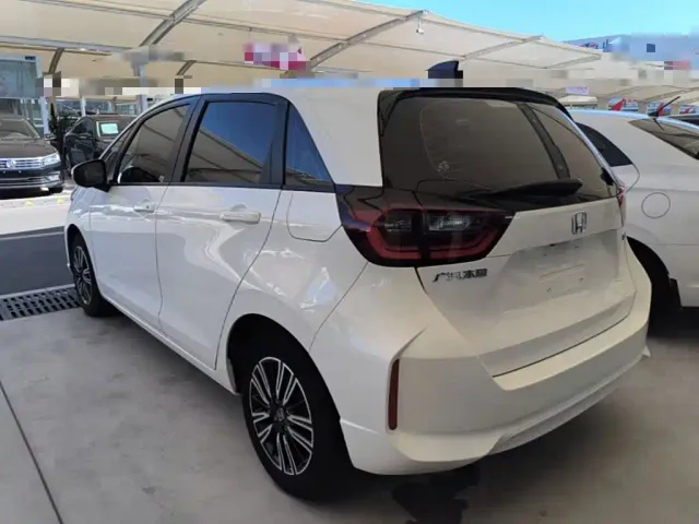 Honda Fit — Фото автомобиля 4